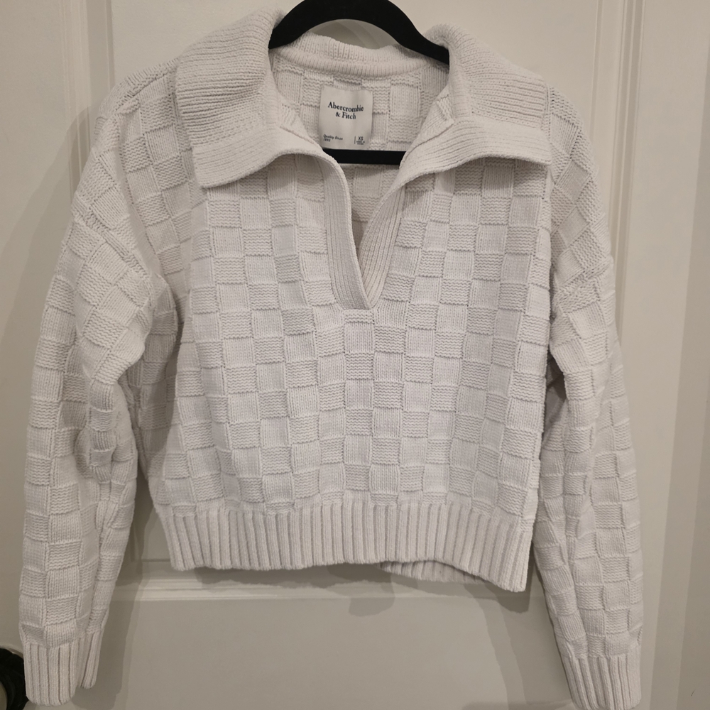 Abercrombie & Fitch White Textured V‑Neck Polo Sweater